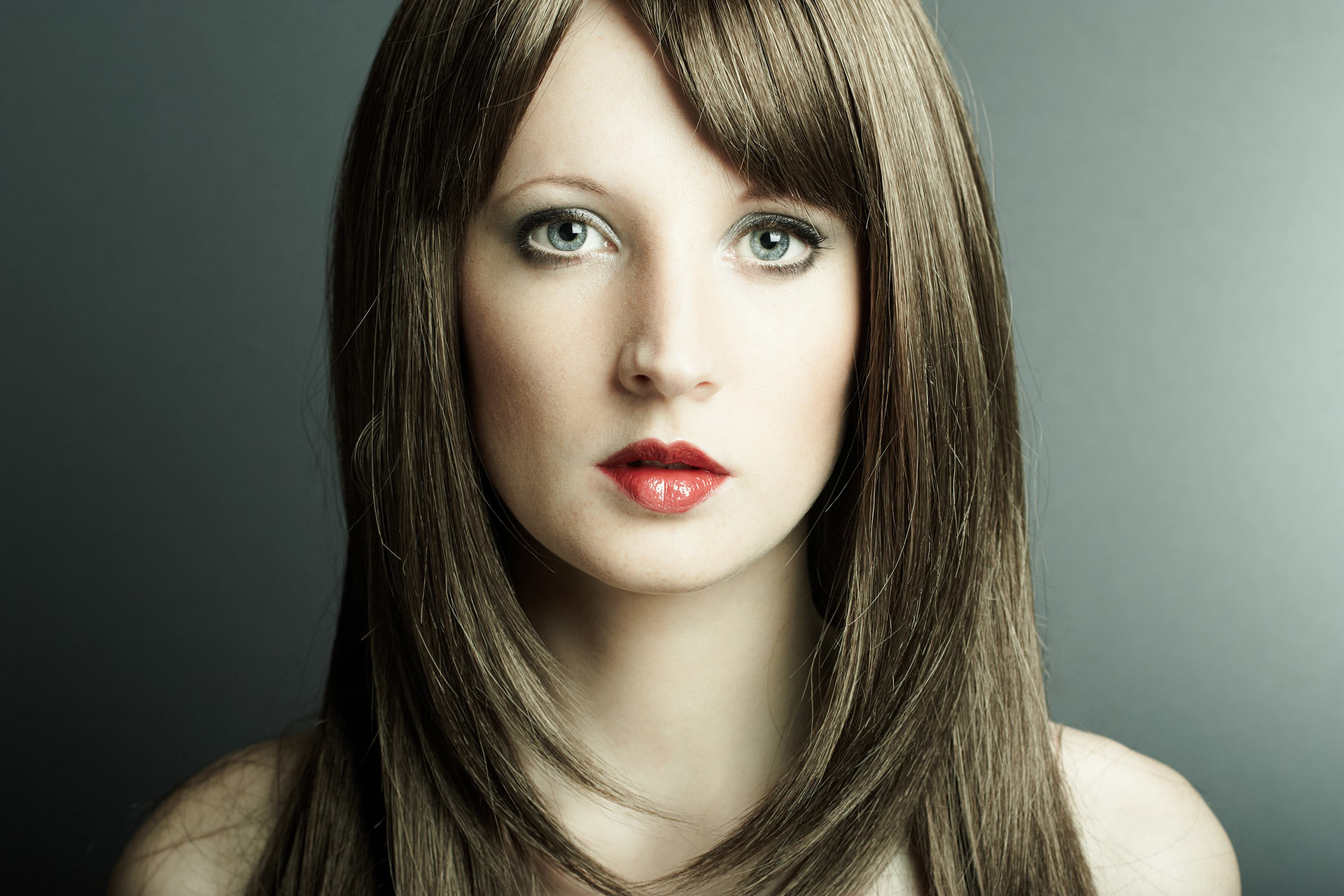 the-young-sexy-girl-in-chestnut-coloured-wig-PR32LHU